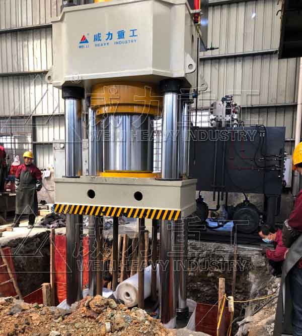 后鋼板彈簧吊耳鍛造加工設備-1200噸熱鍛液壓機